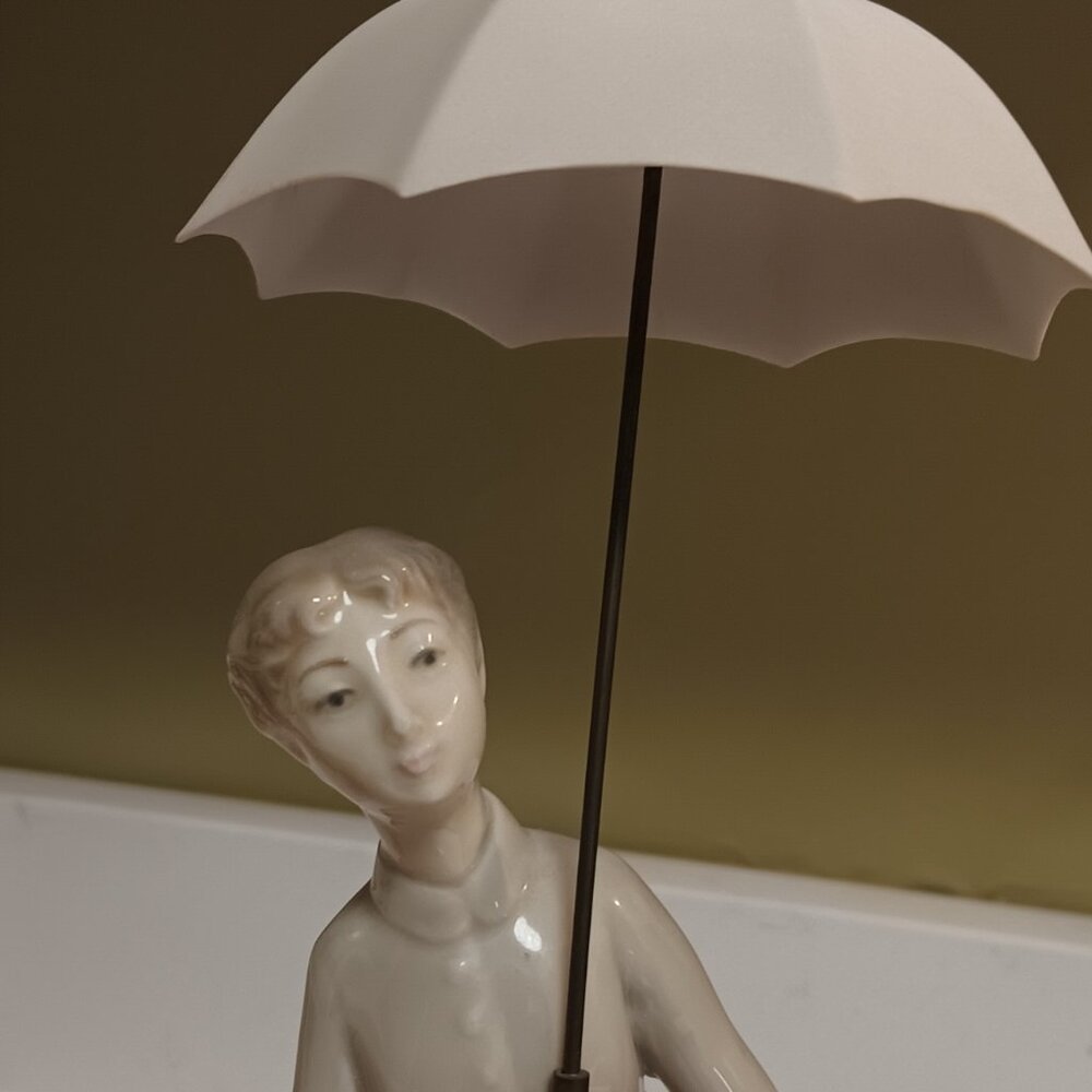 Vintage NAO by Lladro "Lady with Umbrella" Retired 1986 - W/ Original Box - VERY